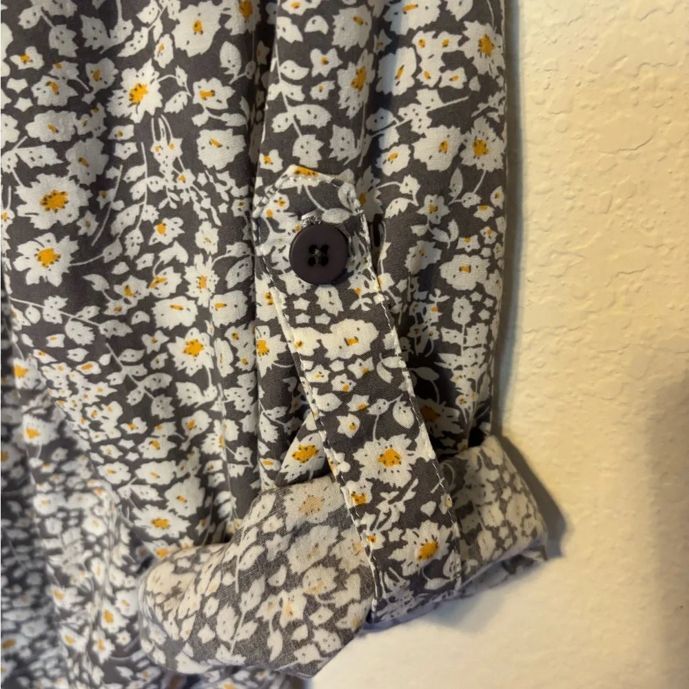Indigo Soul Gray Ditsy Floral Button Down Blouse Long Sleeve Hi-Low Hem Size XL - Picture 5 of 5